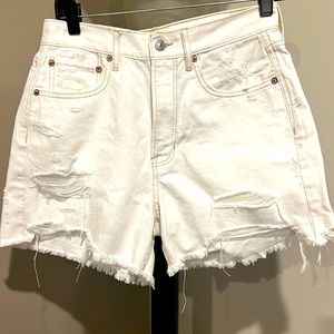 Brand NEW! Cream American Eagle Boyfriend Shorts